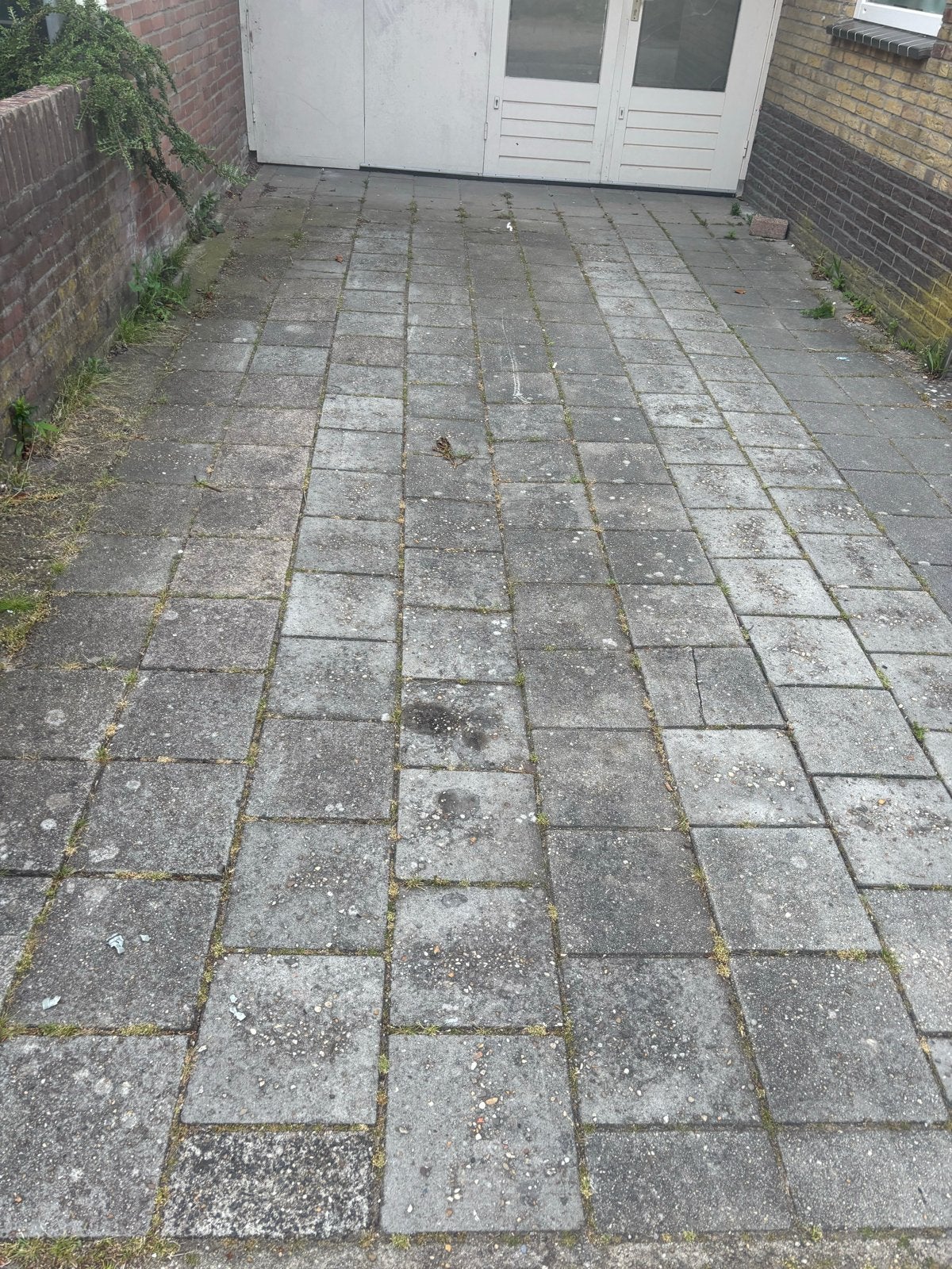 Betontegels 30x30 (70m2) en groene klinkers (150 st), Ophalen, Overige materialen, Gebruikt, Overige typen