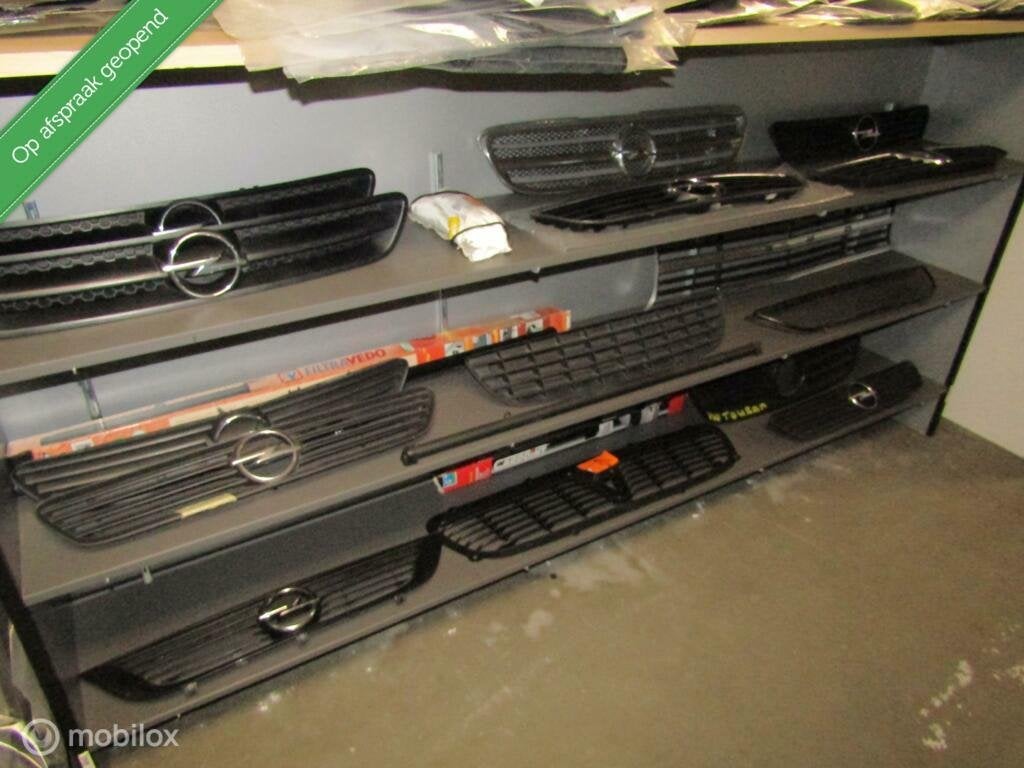 30 x Grill opel manta kadett corsa zafira agila astra etc et, Gebruikt, Opel, Ophalen of Verzenden, Opel