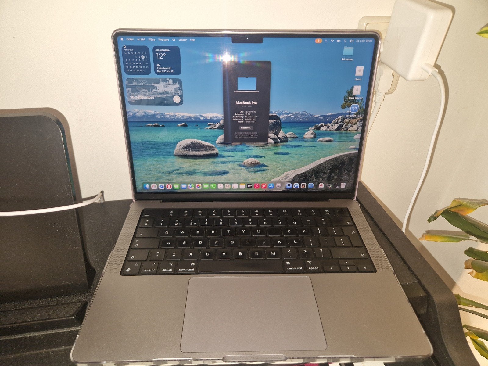 Foto 2 van MacBook Pro M1 2021 14 inch 16GB/512GB - Zo goed als nieuw