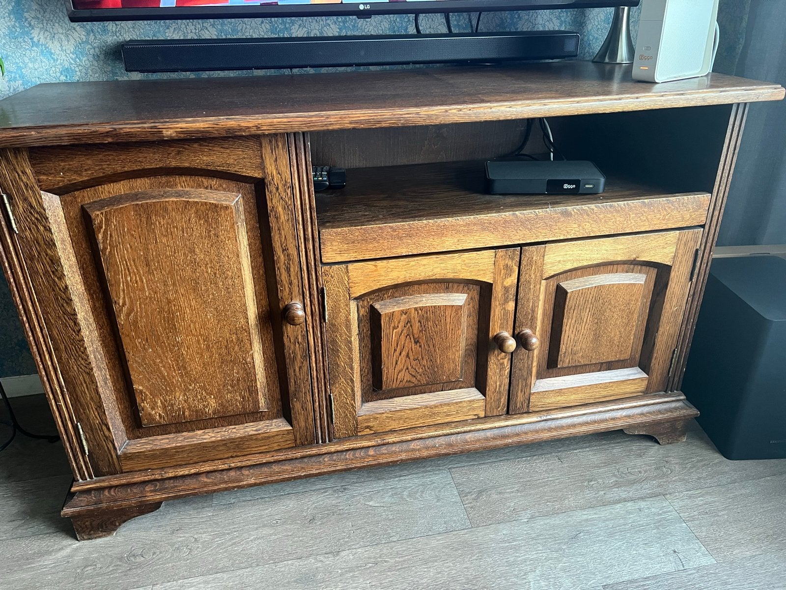 Massief eiken TV-kast - Donker eiken met 3 deuren, Ophalen, Gebruikt, 100 tot 150 cm, Eikenhout