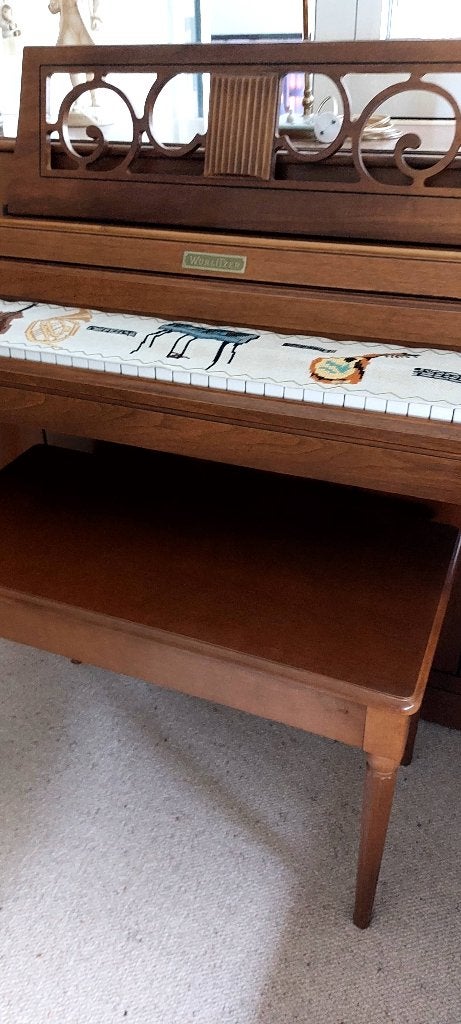Wurlitzer Piano met bijpassend bankje