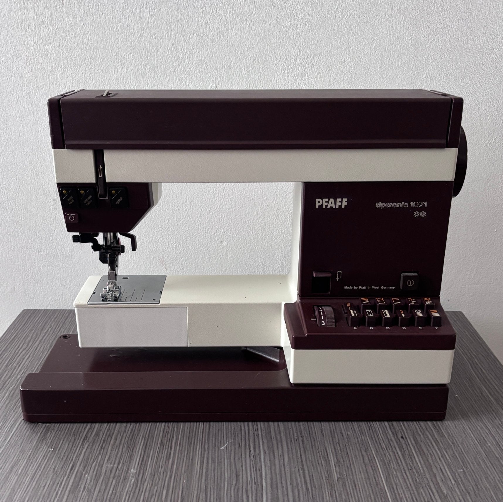 Pfaff 1071 Tiptronic met boventransport IDT, Ophalen, Gebruikt, Naaimachine, Pfaff