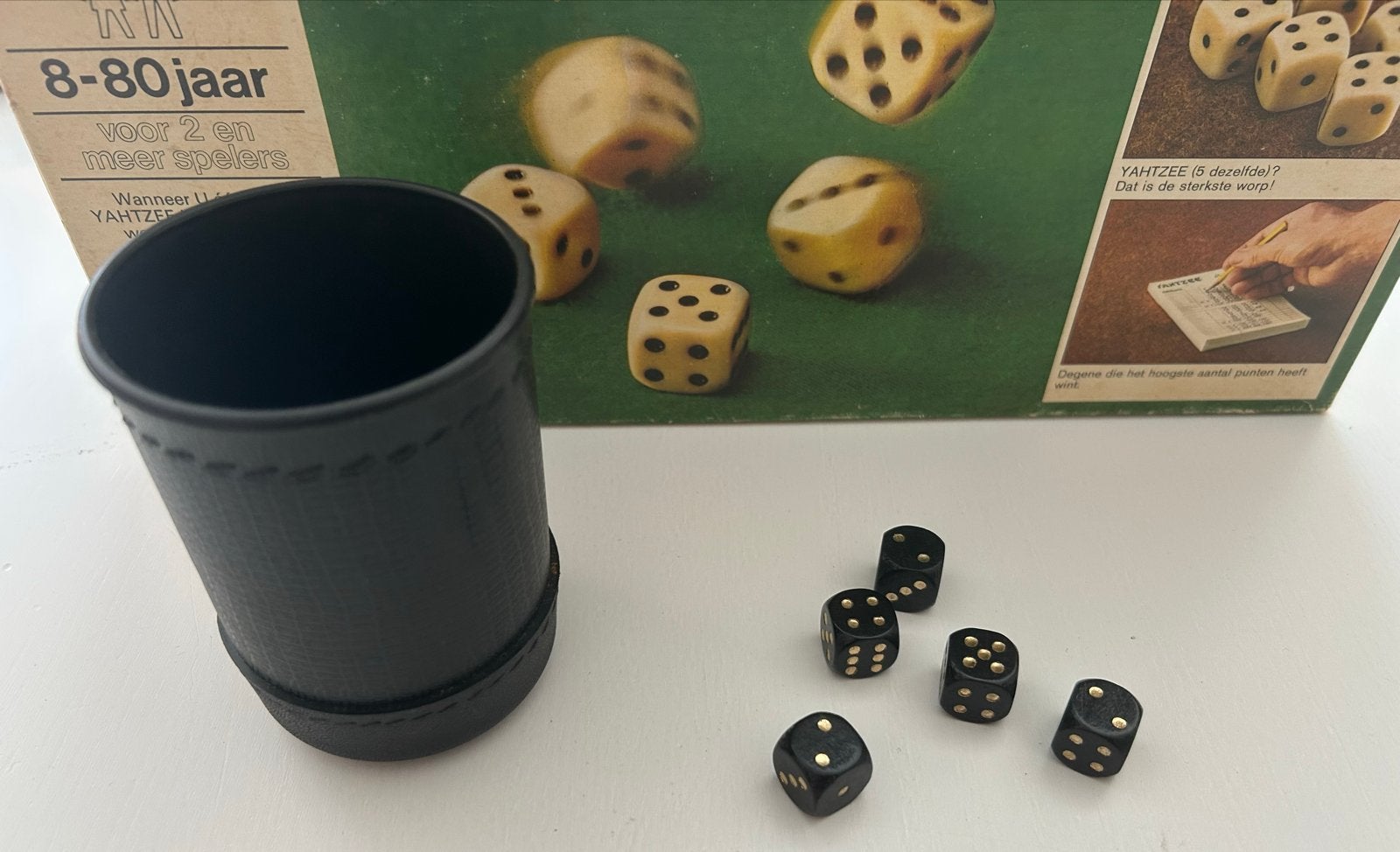 Yahtzee compleet met 5 dobbelstenen en spelblok, Vijf spelers of meer, Ophalen of Verzenden, Gebruikt