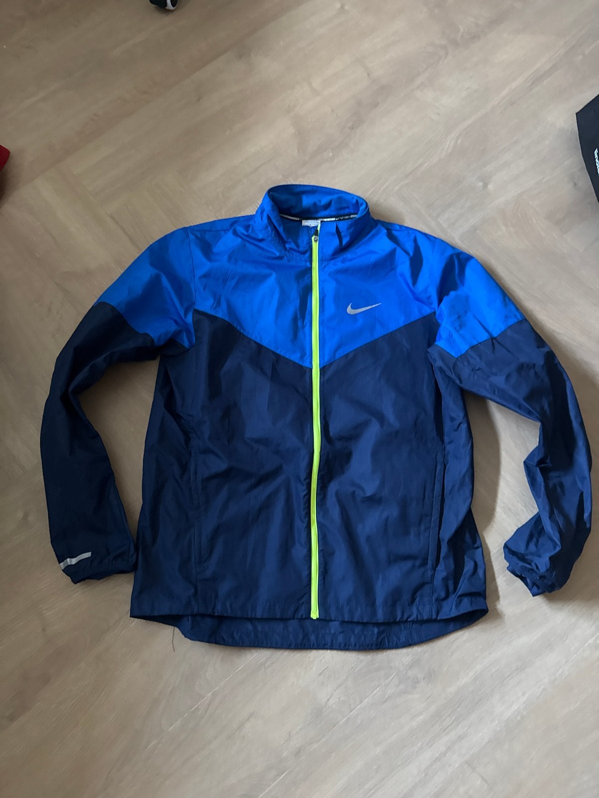 Nike hardloopjack - Nieuwstaat maat L, Maat 52/54 (L), Blauw, Nike, Ophalen of Verzenden