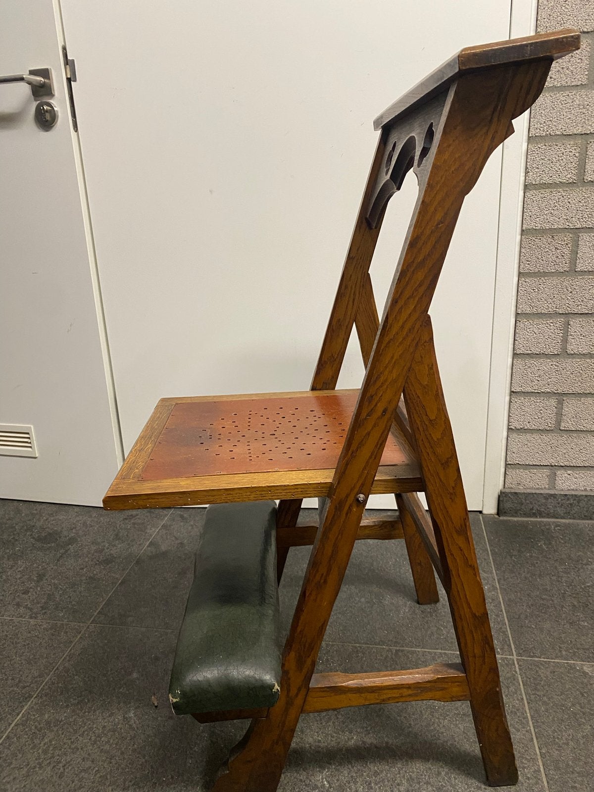 Antieke biechtstoel / bidstoel, Ophalen
