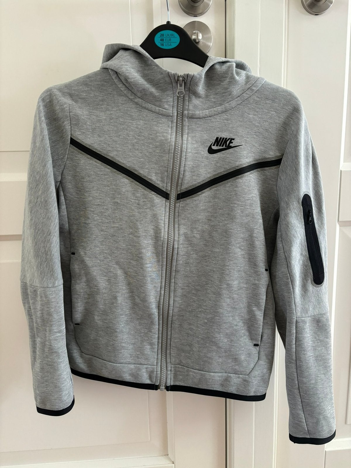 Nike Tech vest 137-147 cm, Kinderen en Baby's, Ophalen of Verzenden, Zo goed als nieuw, Jongen of Meisje, Trui of Vest