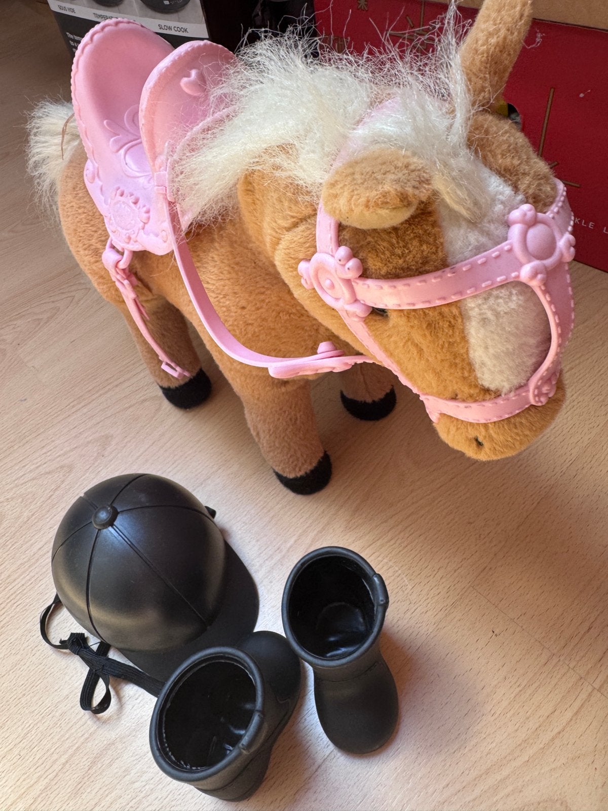 Baby born met accessoires, inclusief paard en wie be g, Ophalen, Gebruikt, Babypop