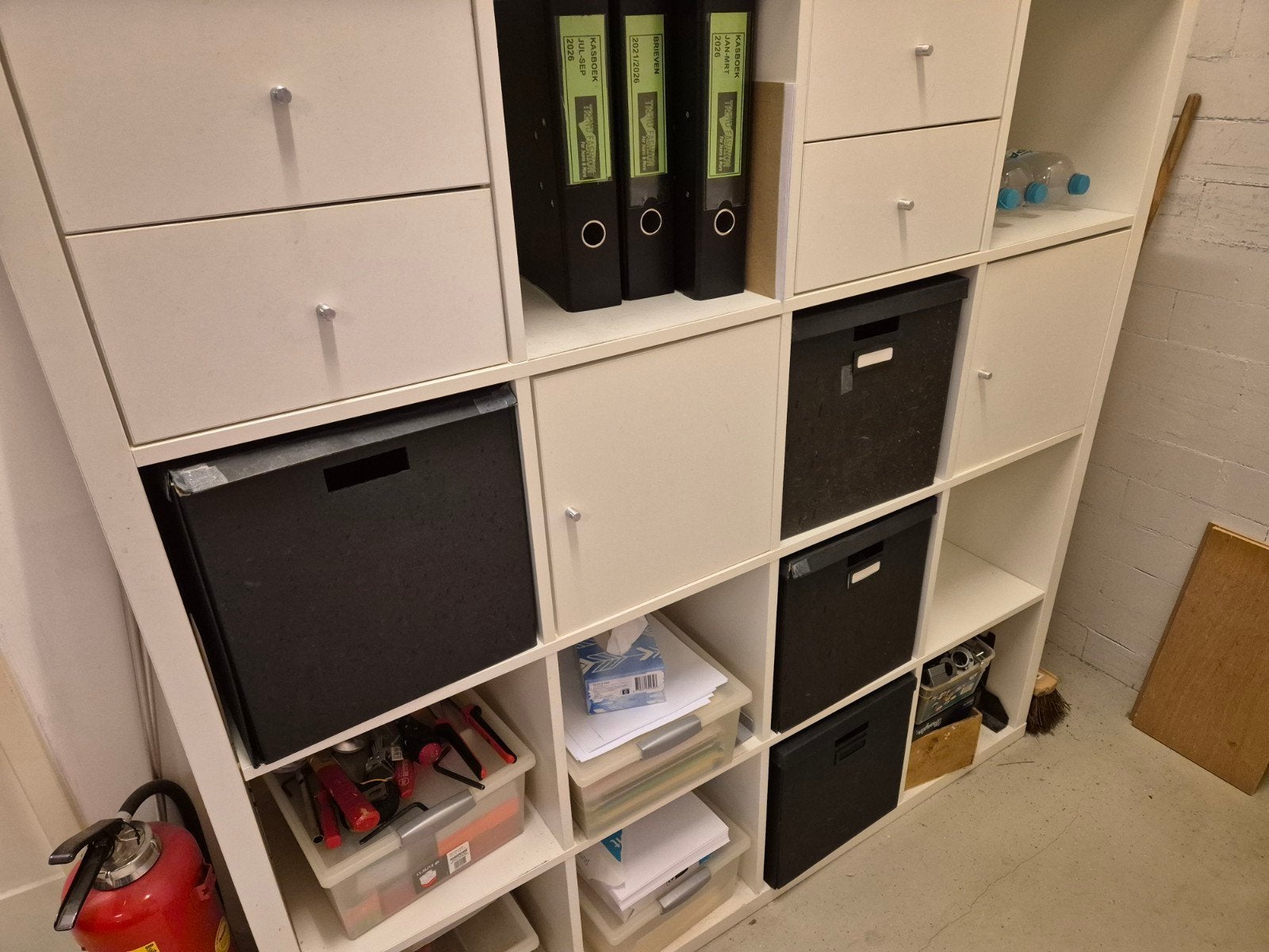 IKEA Kallax Kast met Lades en Deuren - Wit, Ophalen, Gebruikt, 100 tot 150 cm, Modern, Functioneel