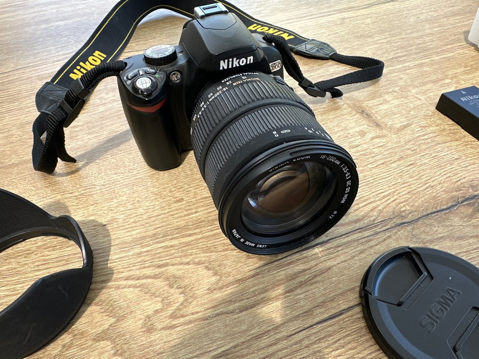 Nikon D60 Spiegelreflexcamera met 18-200mm lens en flitser, Ophalen, Gebruikt, Spiegelreflex, Beeldstabilisatie