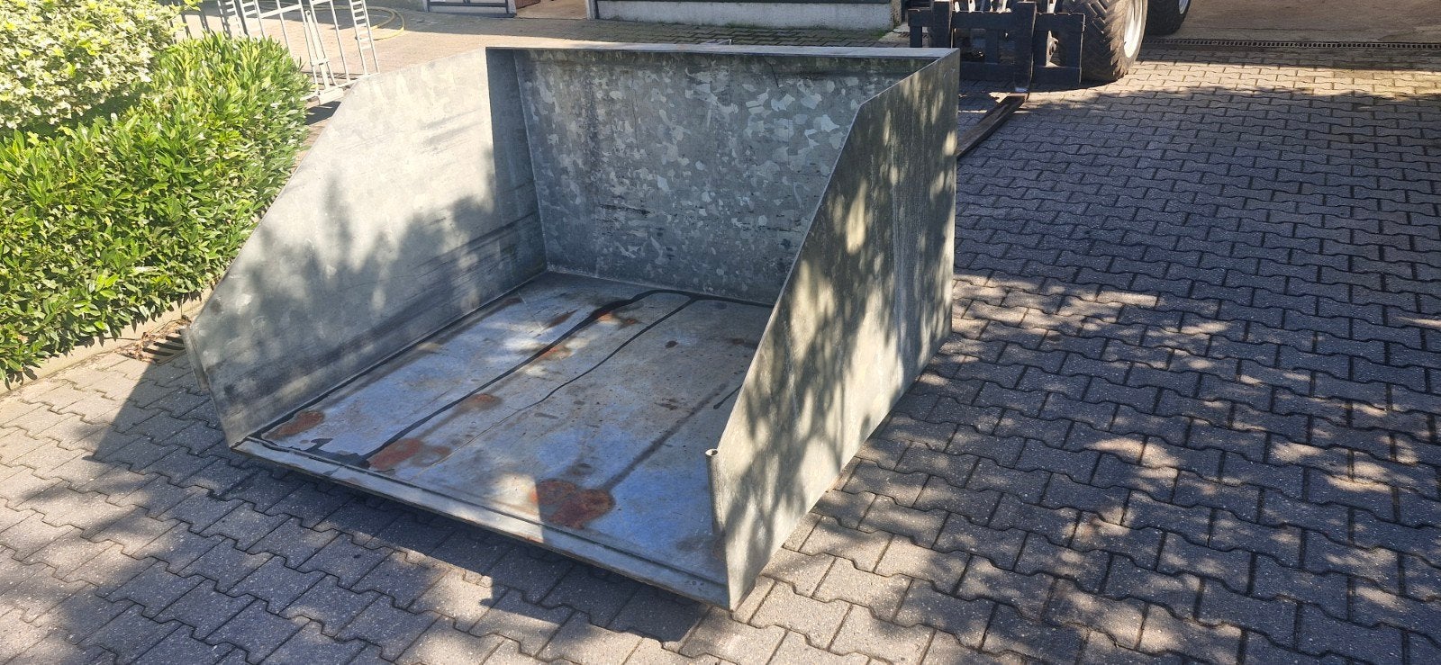 Gegalviniseerde grondbak/vervoerbak agrarisch, Ophalen