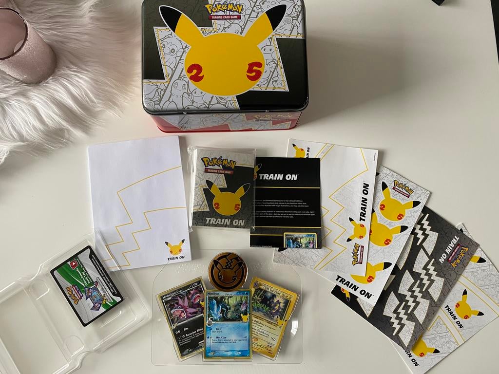 Pokemon sword & sheild - celebrations 25 th anniversary, Ophalen of Verzenden, Nieuw, Meerdere kaarten