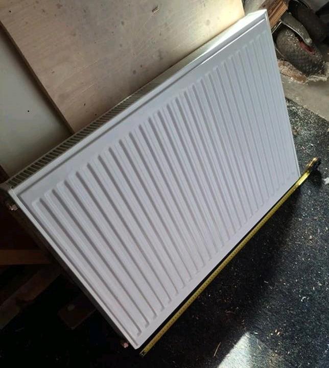 Radiator met ophangbeugels - 60 cm hoog, 90 cm breed, Doe-het-zelf en Verbouw, Verwarming en Radiatoren, Ophalen, 30 tot 80 cm