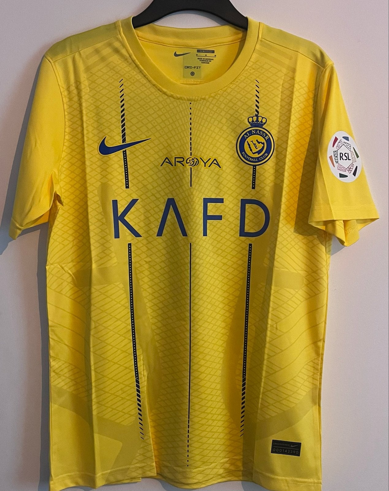 Gesigneerd Ronaldo shirt met Beckett certificaat, Maat 48/50 (M), Geel, Ophalen of Verzenden, Zo goed als nieuw