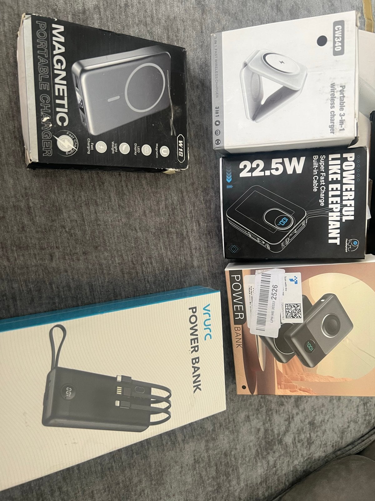 5 Nieuwe Opladers & Powerbanks - Compact en Handig, Universeel, Nieuw, Ophalen of Verzenden, Powerbank