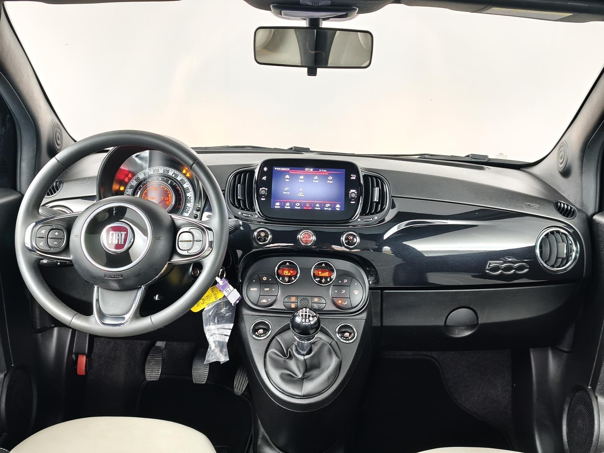 Fiat 500 1.0 Hybrid Dolcevita | Panoramadak | Climate contro, Auto's, Fiat, Stof, Gebruikt, Met garantie (alle), Zwart