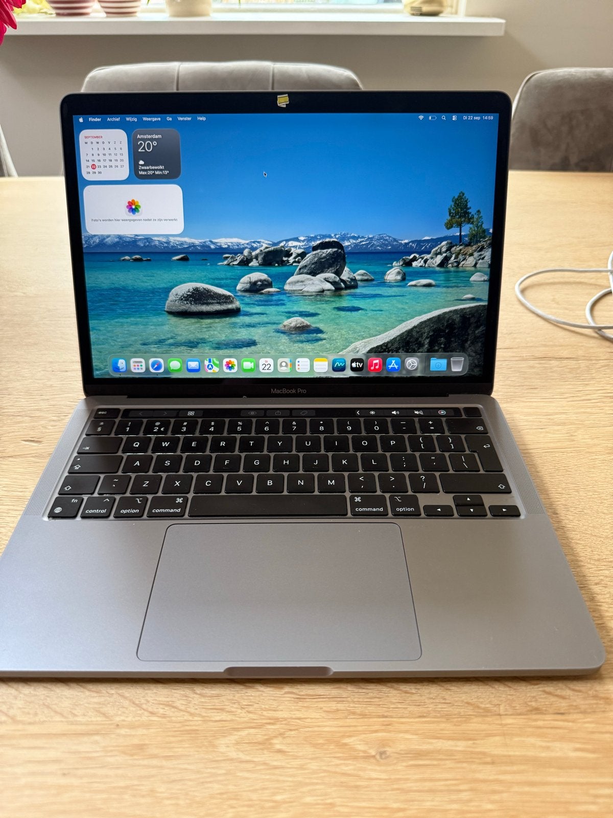 MacBook Pro 2020 M1 met doos, lader en Apple muis, Qwerty, 8 GB, 13 inch, Zo goed als nieuw