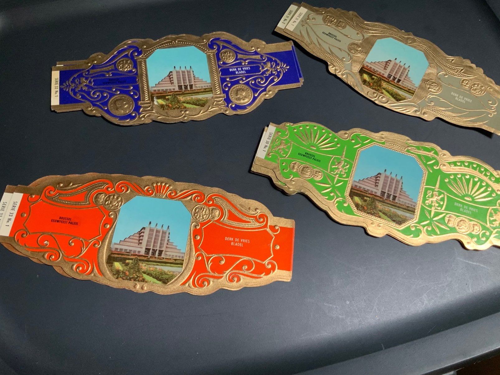 Derk de vries serie 30/31/32/33 4x 10 grote sigarenbanden, Verzamelen, Ophalen, Zo goed als nieuw, Sigarenbandjes