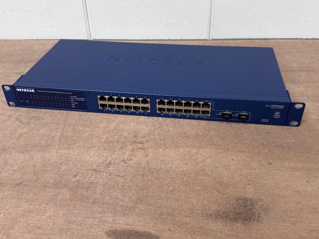Netgear GS724T Switch - IZGST, Computers en Software, Netwerk switches, Ophalen of Verzenden, Gebruikt