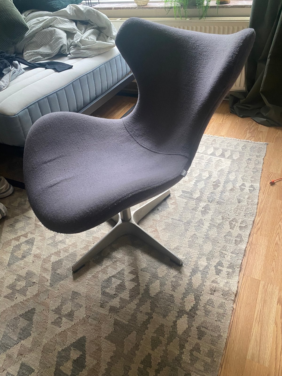 Grijze design stoel, Ophalen, Zo goed als nieuw, 75 tot 100 cm, 50 tot 75 cm