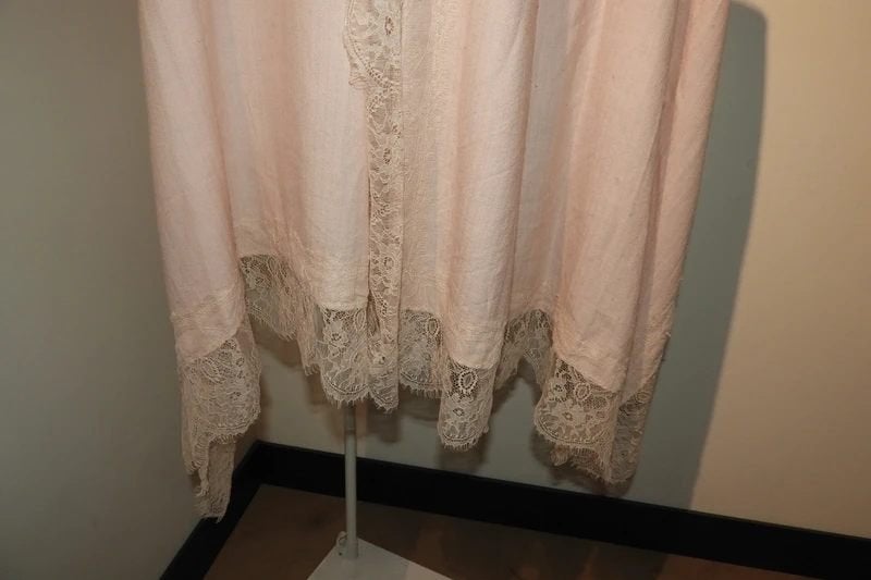 Marccain grote sjaal licht roze brede band met kant, Kleding | Dames, Mutsen, Sjaals en Handschoenen, Verzenden, Maat 46/48 (XL) of groter