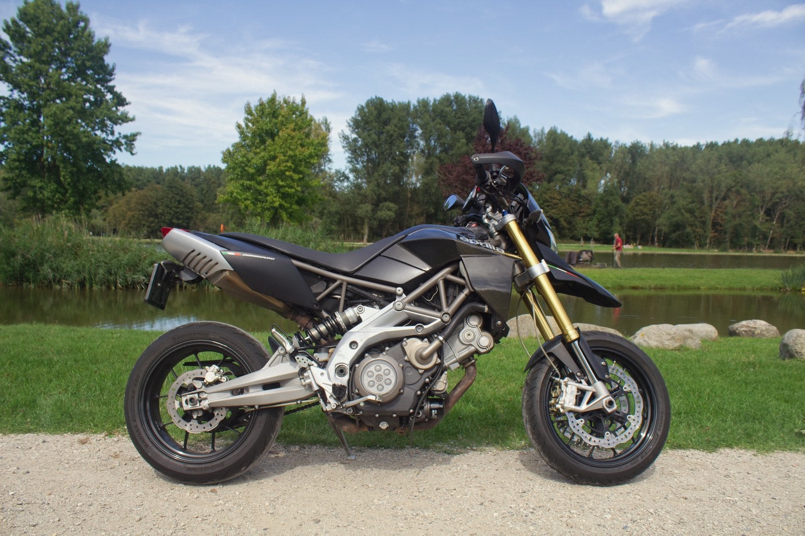 Aprilia dorsoduro 750 - recent onderhoud - gps - carbon, 750 cc, 2 cilinders, Occasion, Handvatverwarming
