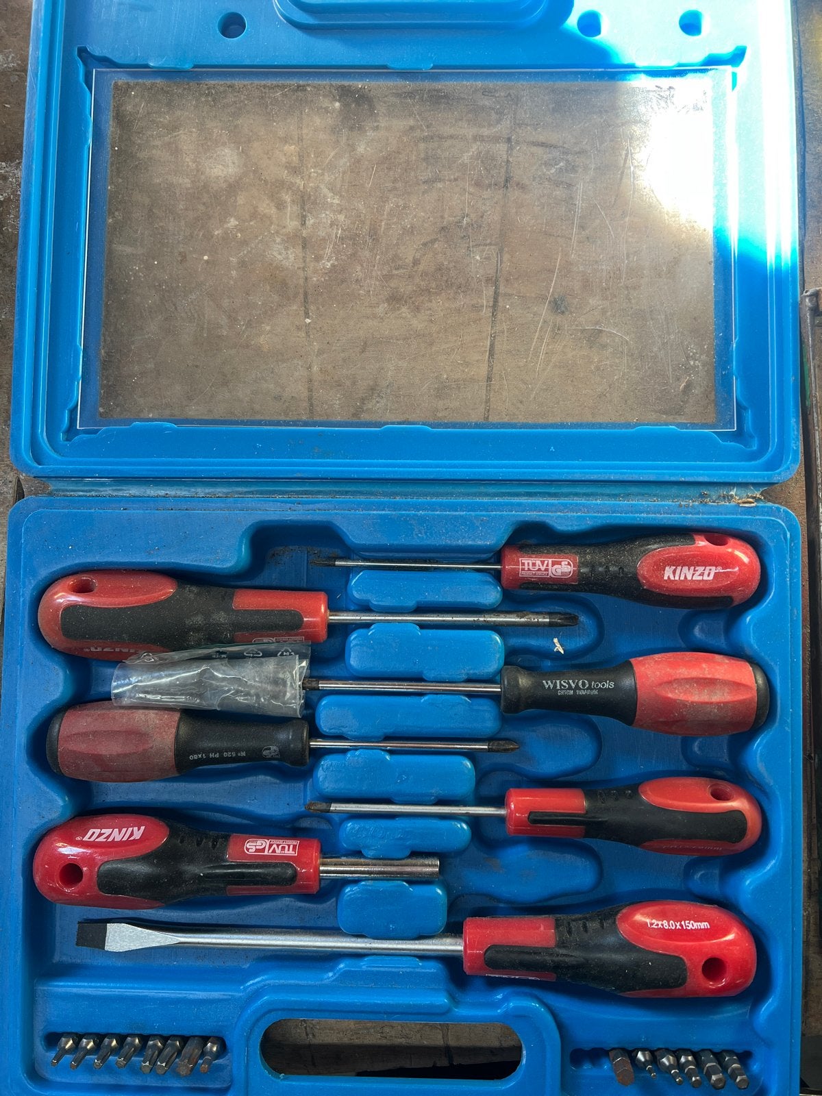 Schroevendraaierset met bits in handige koffer, Ophalen of Verzenden, Gebruikt, Schroevendraaier, Overige merken