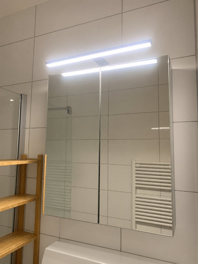 Badkamer spiegelkast 60x70 cm, 2 deuren, met LED-lamp, Huis en Inrichting, Ophalen, Spiegelkast, 50 tot 100 cm, Zo goed als nieuw