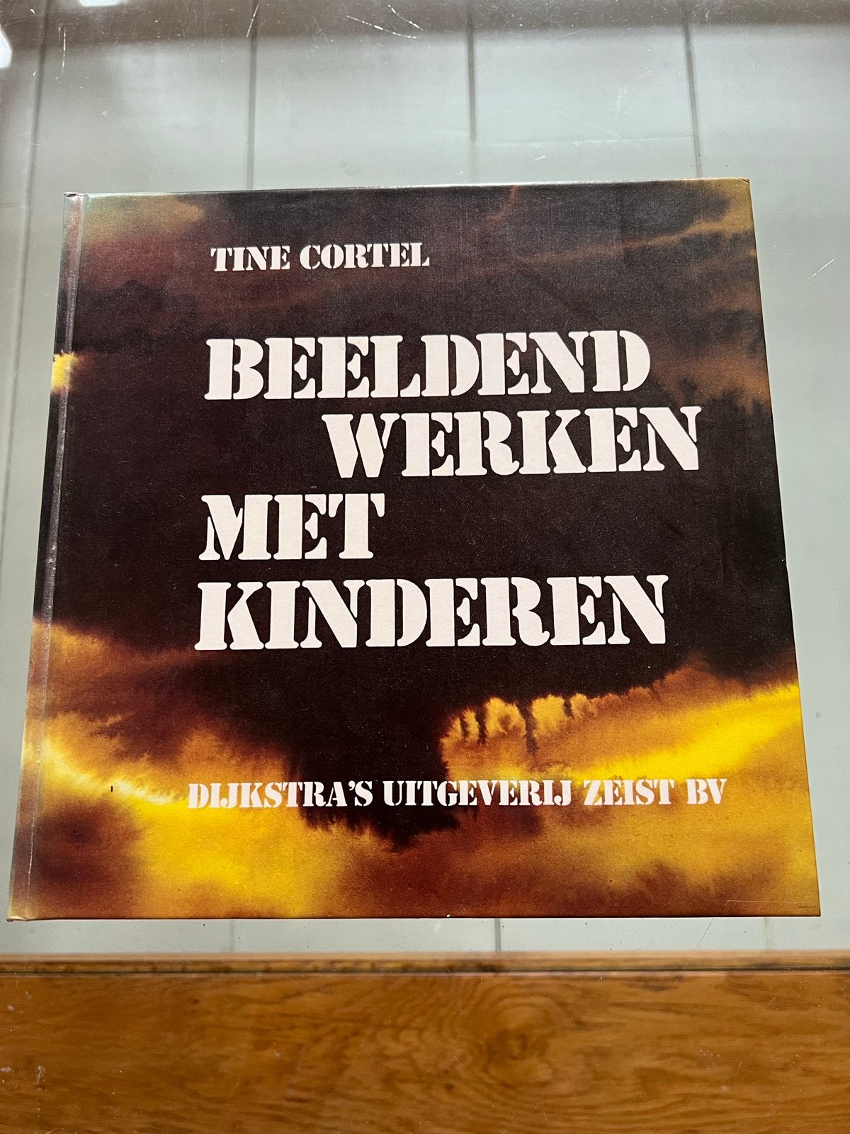Beeldend Werken met Kinderen - Tine Cortel, Ophalen of Verzenden, Zo goed als nieuw, Non-fictie
