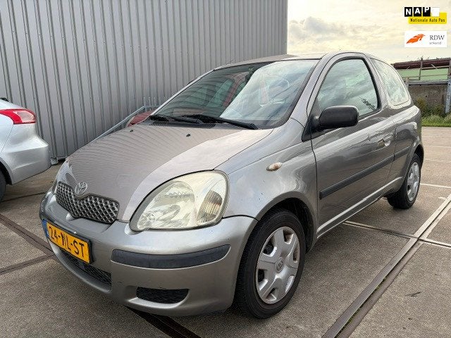 Toyota Yaris 1.3 VVT-i Idols NWE APK, Voorwielaandrijving, Dealer onderhouden, Stof, 4 cilinders