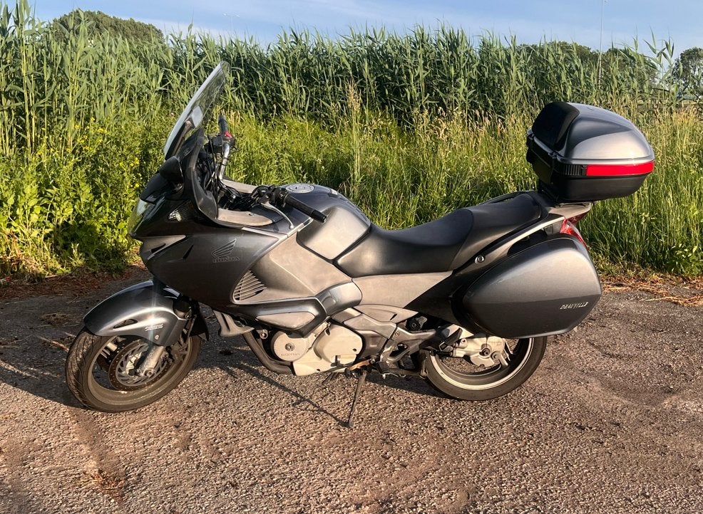 Honda Deauville met handvatverwarming en reistassen, Handvatverwarming, 2 cilinders, Gebruikt, Particulier