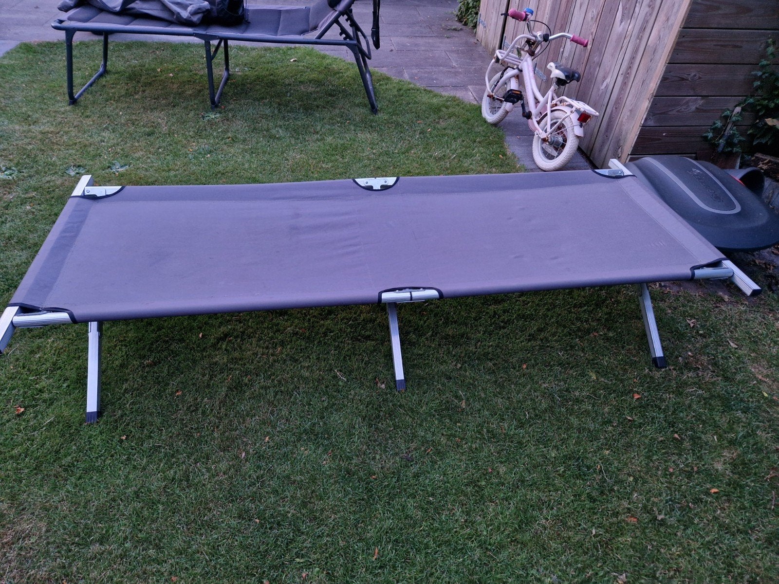 Opvouwbaar campingbed / veldbed in draagtas, Ophalen, Gebruikt, Overige