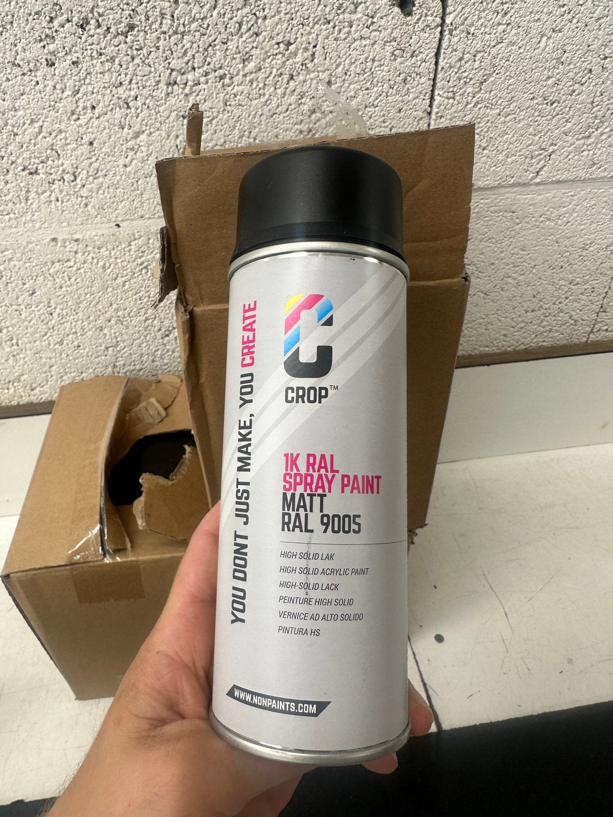Spuitbus mat zwart (crop 1k spray paint), Ophalen