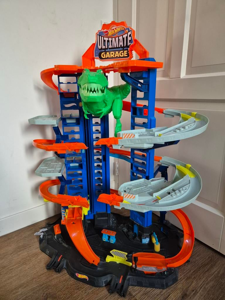 Hot Wheels ultimate garage met stoere dino, Ophalen, Zo goed als nieuw, Handmatig, Hot Wheels