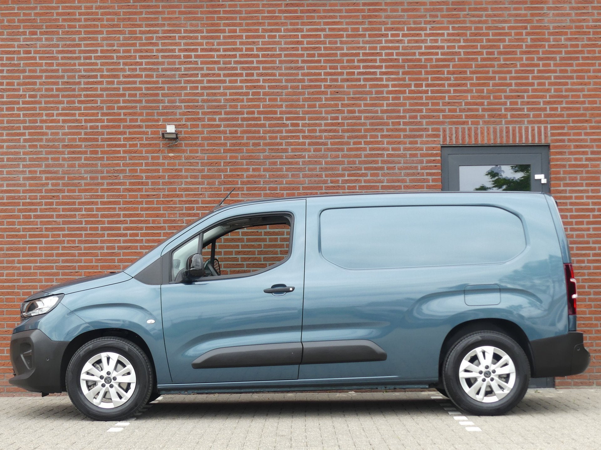 Peugeot e-Partner 136 L2 50 kWh Camera/Airco/Adaptive cruise, Auto's, Gebruikt, Origineel Nederlands, 750 kg, 3 stoelen