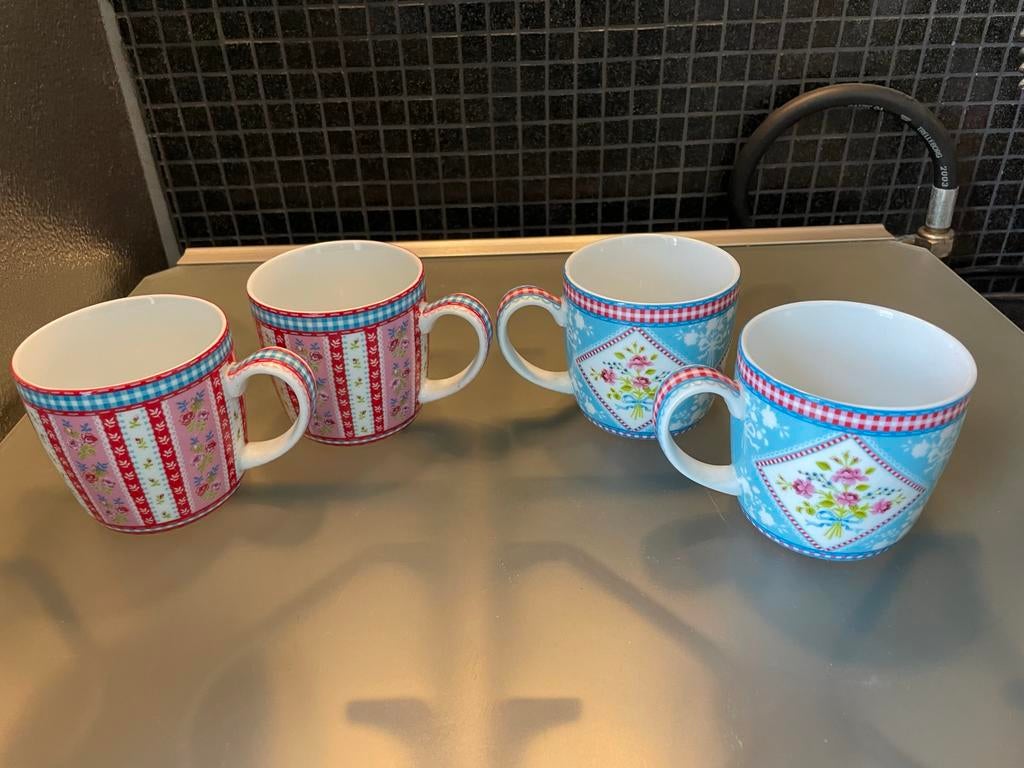 Set van 4 Pip Studio mokken - Fleurige koffie/thee kopjes, Keramiek, Ophalen of Verzenden, Zo goed als nieuw, Overige stijlen
