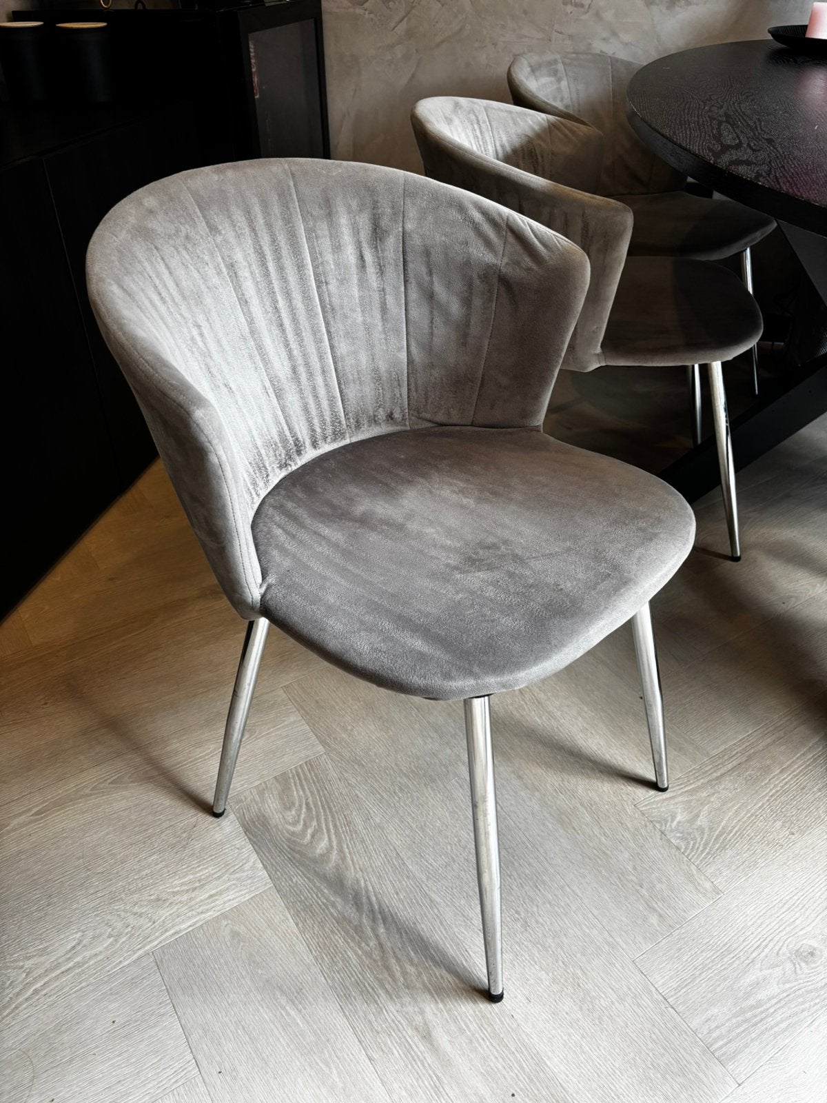 6 licht grijze schelpen stoelen, Ophalen, Zo goed als nieuw, Vijf, Zes of meer stoelen, Stof