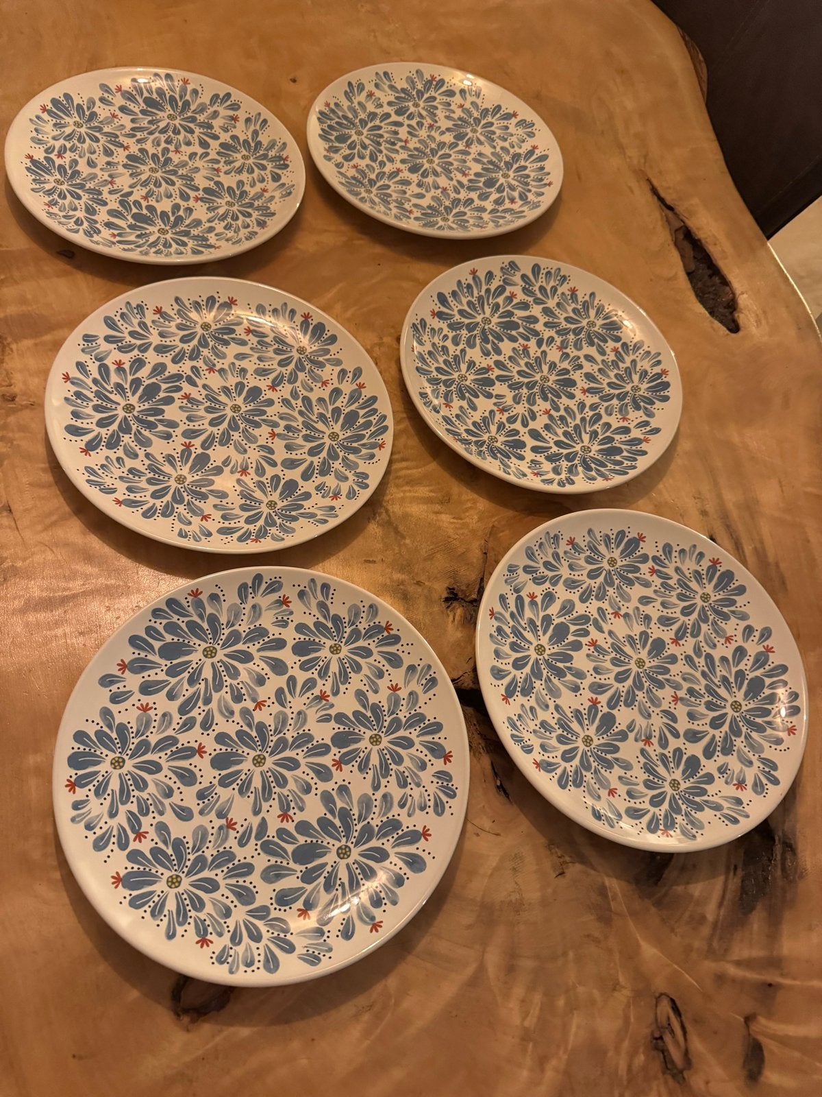 6x IKEA FÄRGRIK borden met bloemmotief - Zo goed als nieuw, Huis en Inrichting, Keramiek, IKEA, Ophalen of Verzenden, Zo goed als nieuw