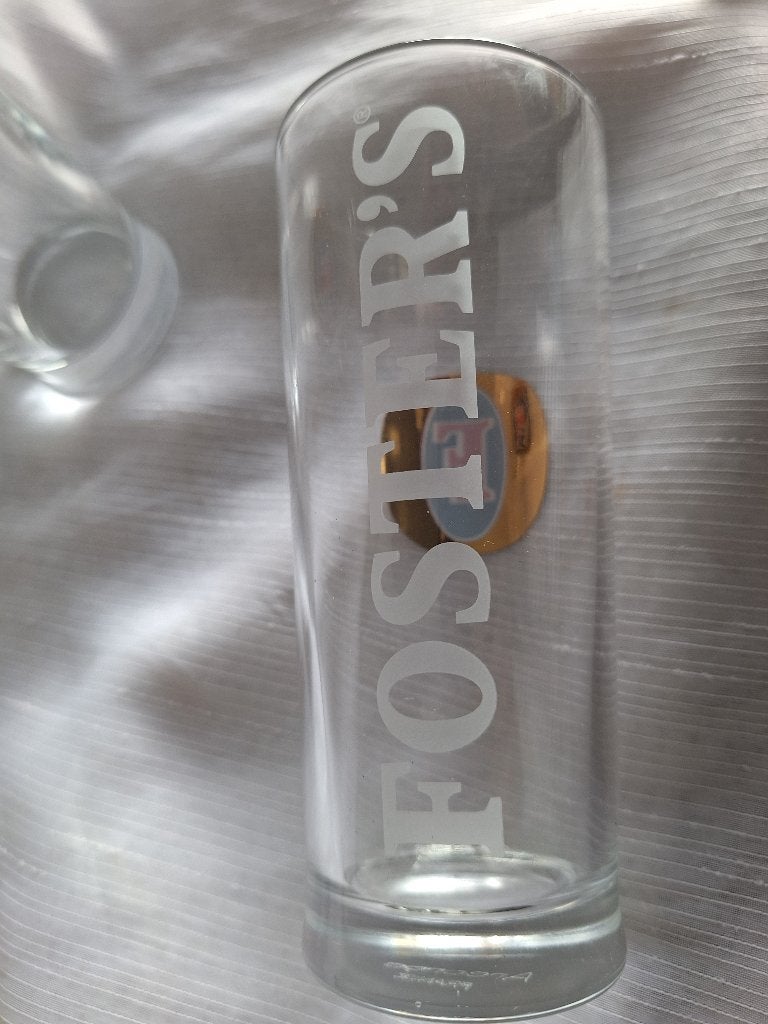 FOSTERS bier glazen 2 stuks, 0,25 l, Verzamelen, Ophalen of Verzenden, Zo goed als nieuw, Bierglas