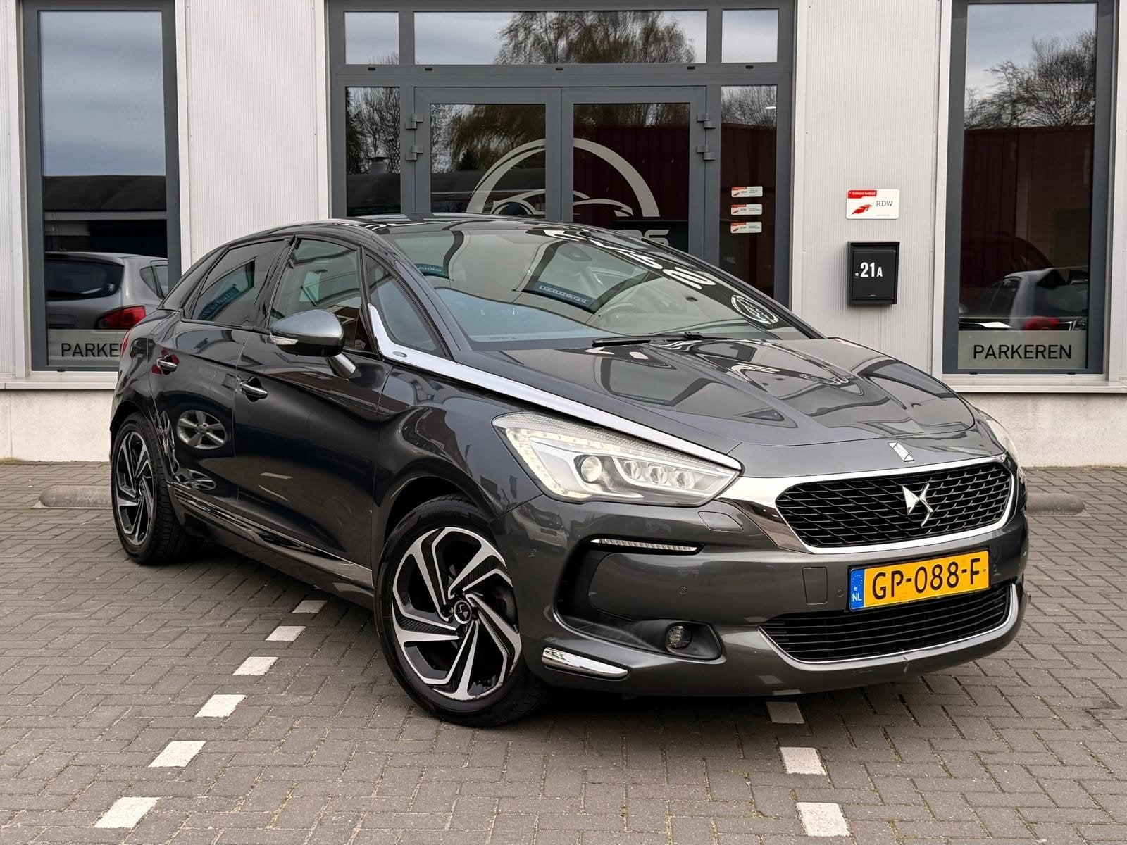 Citroën DS5 1.6 THP 165PK AUTOMAAT | CHIC & LUXE | PANORAMA, Auto's, 164 pk, Euro 6, 4 cilinders, 1404 kg