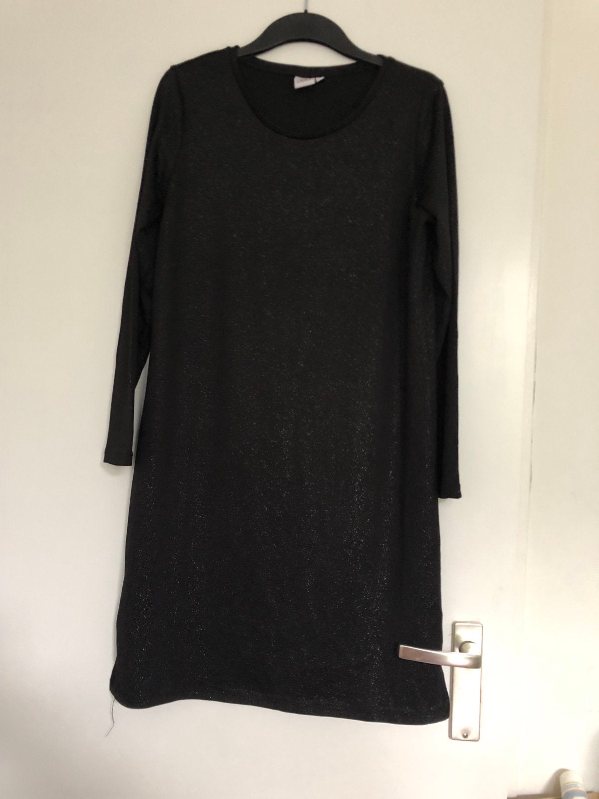 Nieuwe Zwarte jurk met glitters - Casual Ladies, Zwart, Maat 42/44 (L), Nieuw, Ophalen of Verzenden