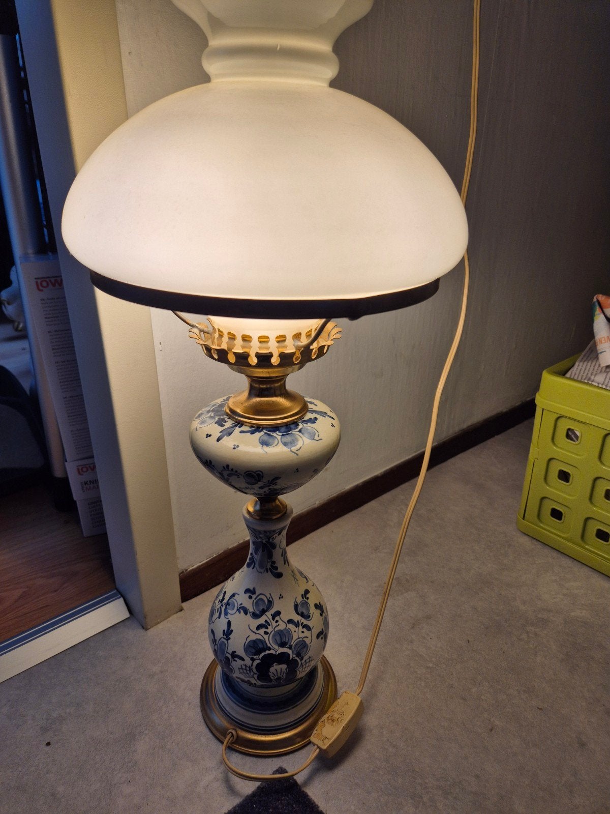 Vintage Delfts Blauw Tafellamp met Melkglas Kap, Antiek en Kunst, Antiek | Lampen, Ophalen