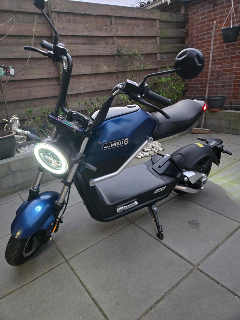 Elektrische scooter Miku Max - Zo goed als nieuw, Ophalen, Zo goed als nieuw, Maximaal 45 km/u, Miku Max