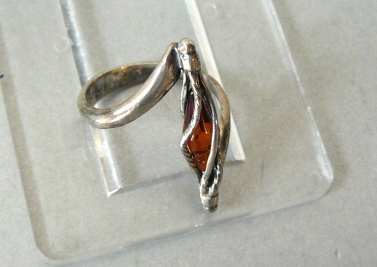 Zilveren a-symetrische ring met barnsteen, Verzenden, Zilver, Ring, Met edelsteen