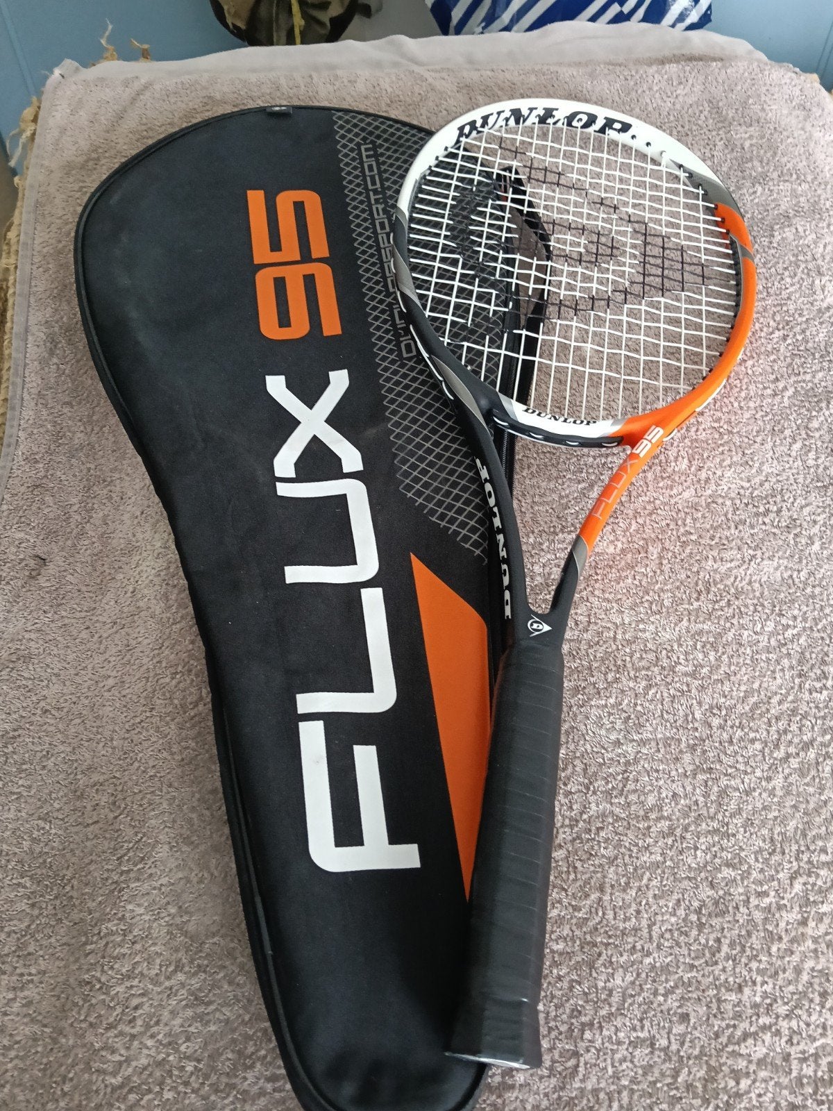 DUNLOP FLUX 95 VIBROTECH BRAIDED CARBON RACKET MET FOEDRAAL, Ophalen, Racket, Dunlop