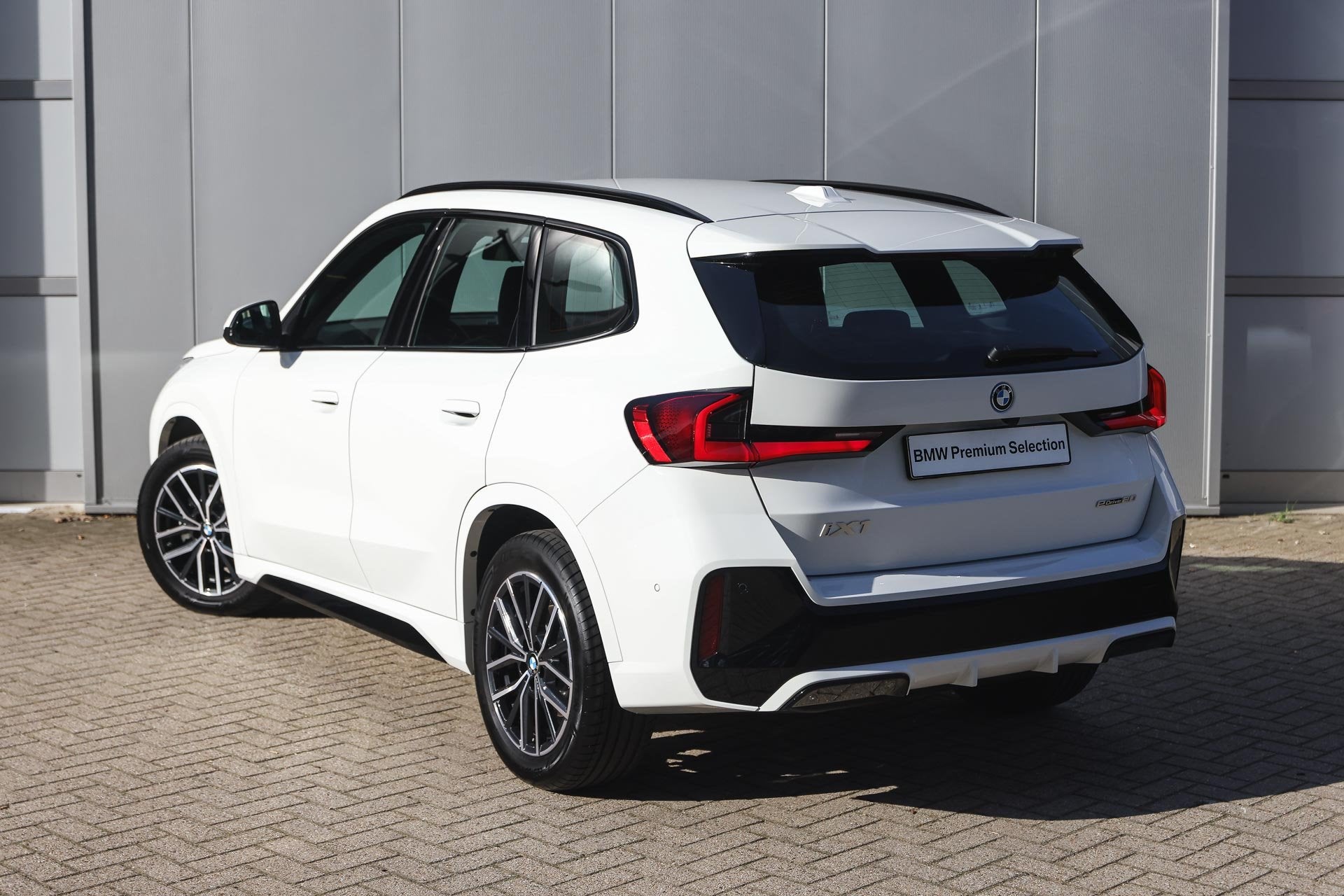 BMW iX1 eDrive20 M Sport / Sportstoelen / Comfort Access / A, Dealer onderhouden, 514 km, Gebruikt, Met garantie (alle)