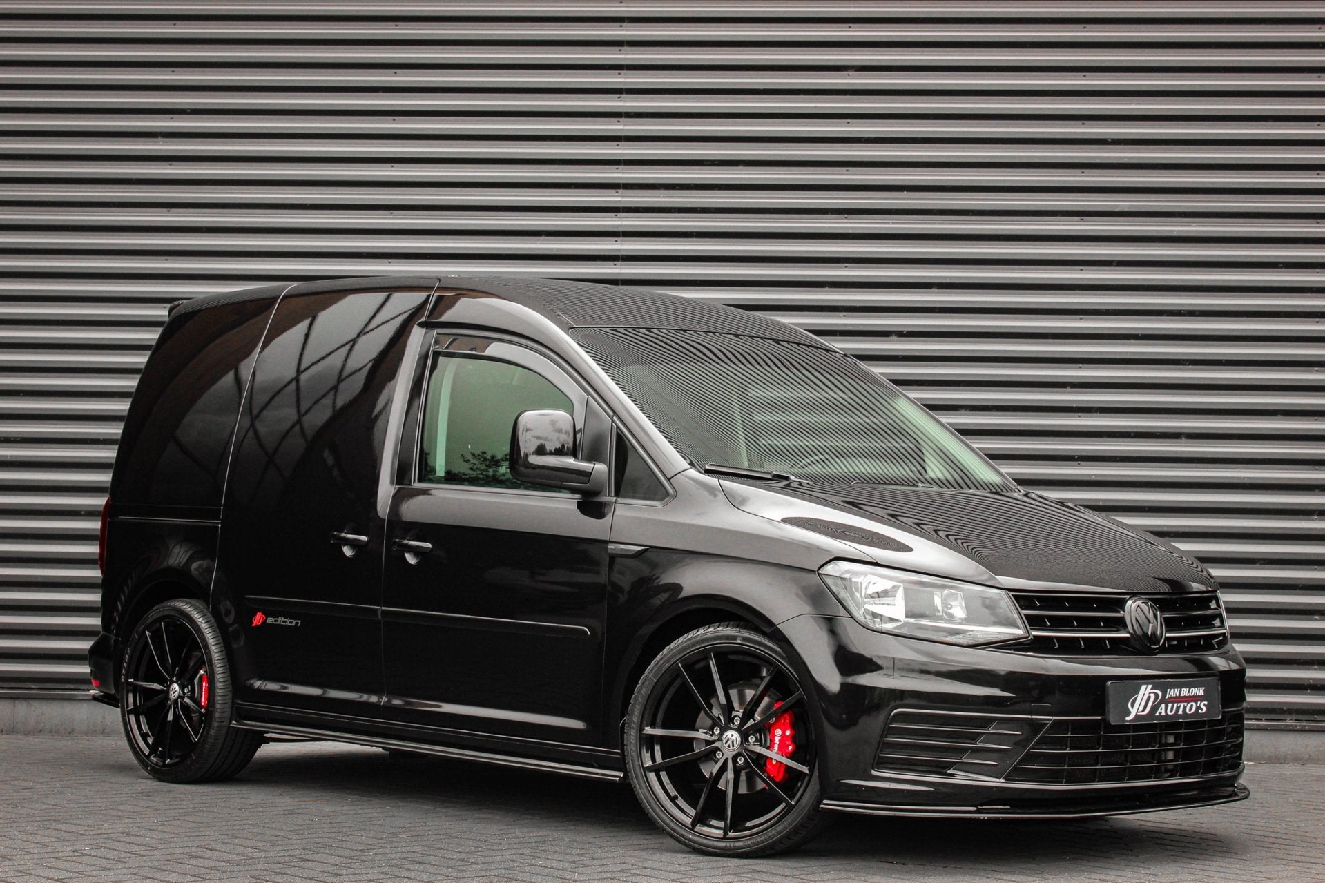 Volkswagen Caddy 2.0 TDI 185PK JB- EDITION / FULL BLACK / SC, Auto's, 4 cilinders, Volkswagen, Zwart, Leder