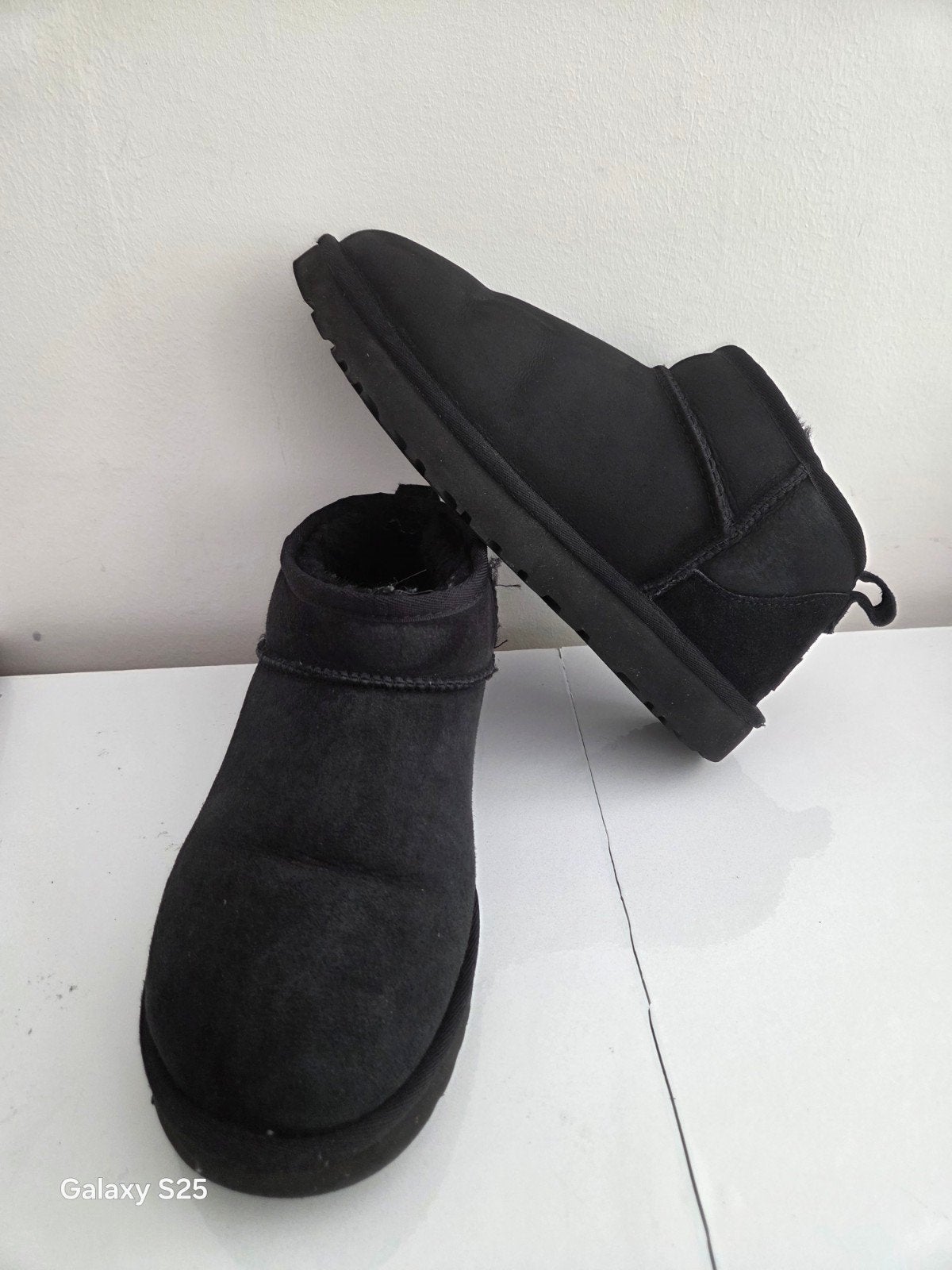 Zwarte UGG laarzen - Comfortabel en stijlvol, Kleding | Dames, UGG, Zwart, Lage of Enkellaarzen, Ophalen of Verzenden