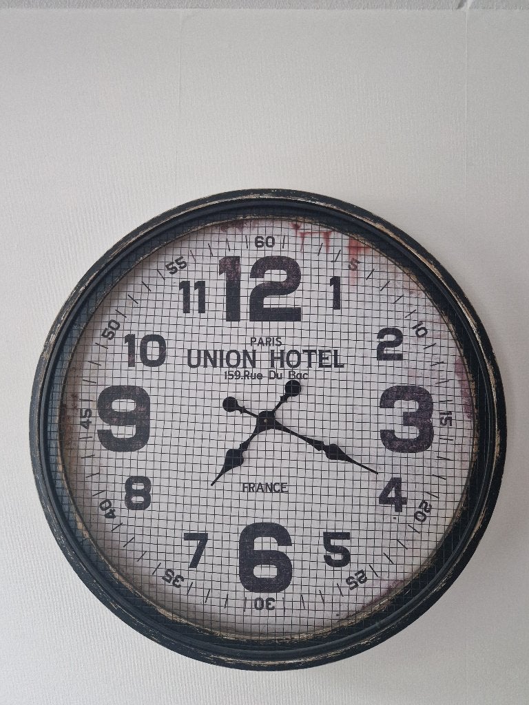 Metalen wand klok -'Union Hotel', Huis en Inrichting, Ophalen, Zo goed als nieuw, Analoog, Wandklok