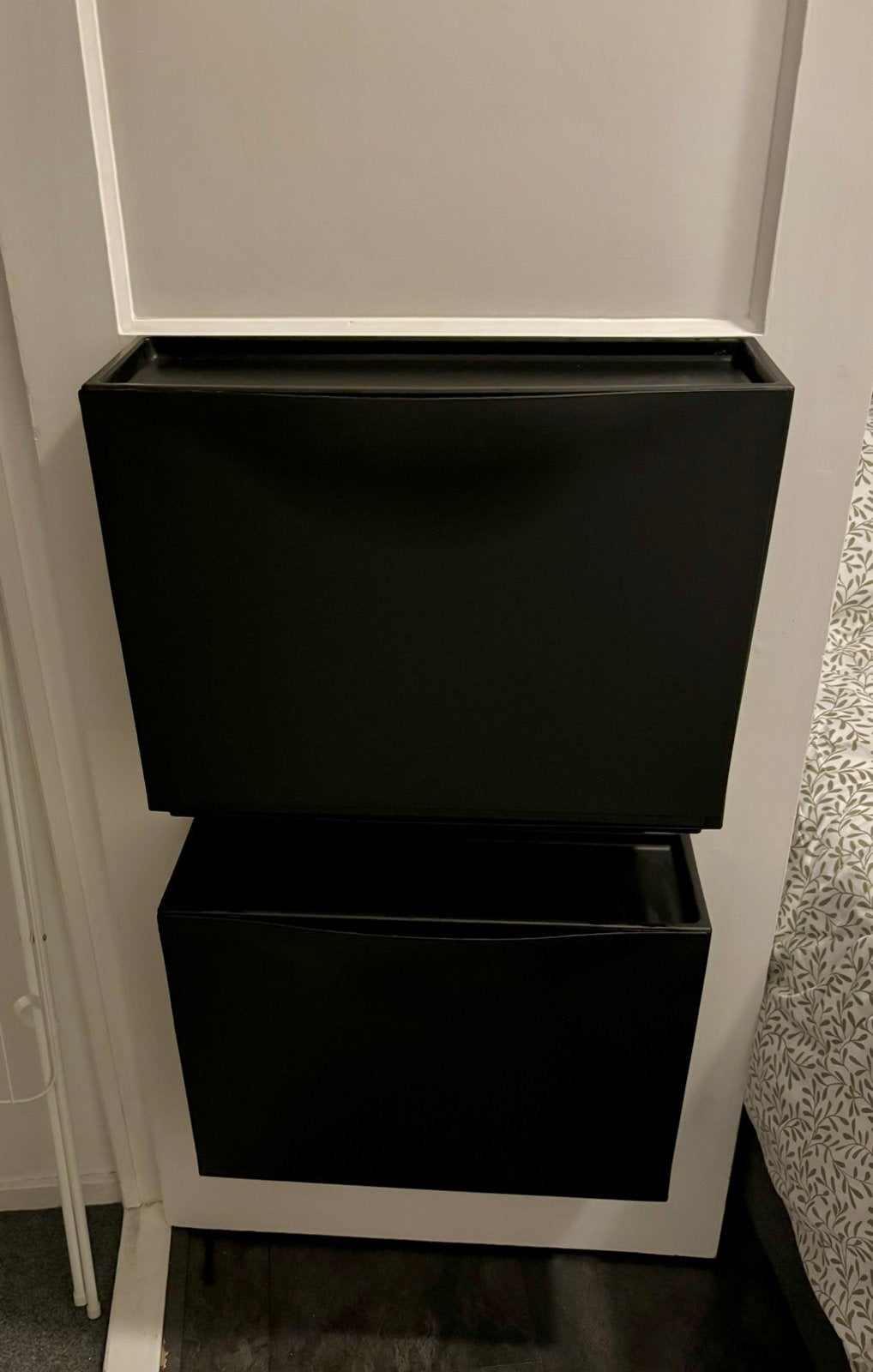 Twee zwarte ikea trones schoenenkast, Ophalen, Zo goed als nieuw