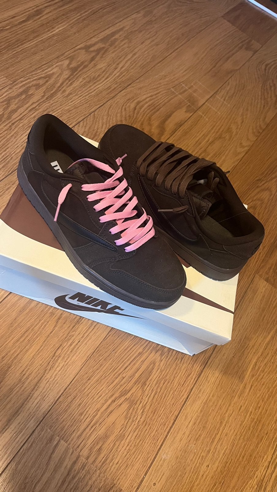 Travis scott velvet (maat 43), Bruin, Nieuw, Ophalen of Verzenden, Sneakers of Gympen